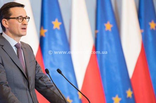 Прем’єр Польщі обурений поведінкою знаменитостей, що вакцинувалися позачергово