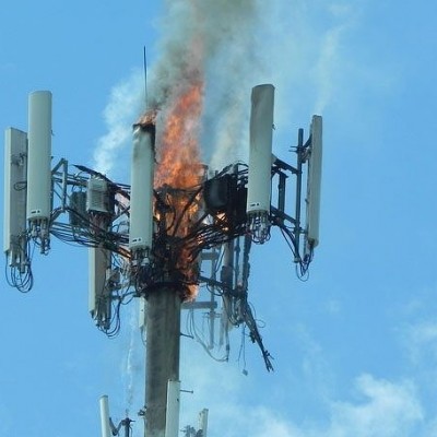 У Франції противники 5G підпалили вишку: 1,5 млн людей залишилися без зв’язку