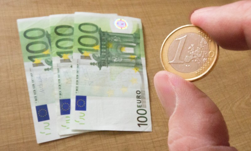 Французам роздадуть 300 € на культуру