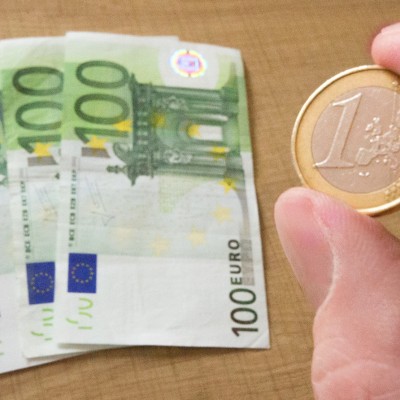 Французам роздадуть 300 € на культуру