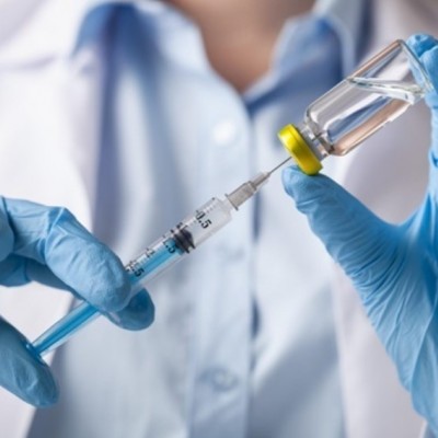 Суд у Франції визнав смерть від COVID-вакцини самогубством