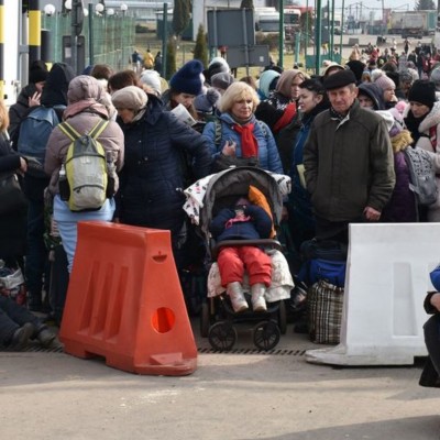 Тимчасовий захист для українців за кордоном чи статус біженця: що краще