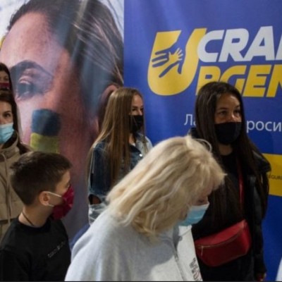 Робота біженців за кордоном: зарплати та куди влаштовуються українці?