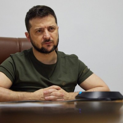 Виїзд чоловіків за кордон: Зеленський відповів на петицію щодо скасування заборони
