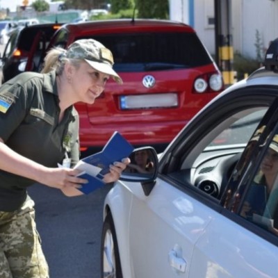 Основні фейки про виїзд за кордон на автомобілі