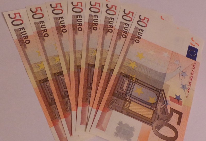 В Іспанії даватимуть фінансову допомогу українцям. Як отримати виплати?