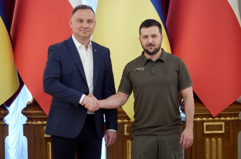 Допомога українцям у Польщі. Грошові виплати, житло, робота, безкоштовний проїзд