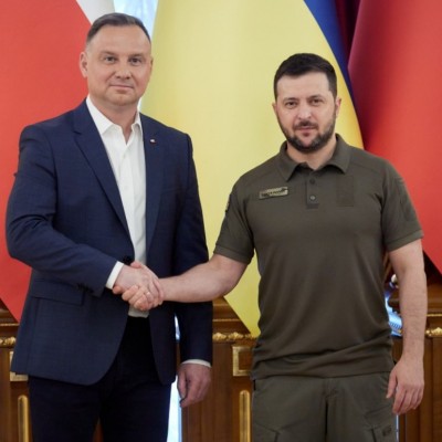 Допомога українцям у Польщі. Грошові виплати, житло, робота, безкоштовний проїзд