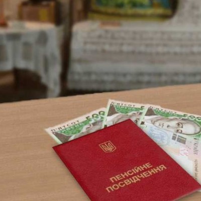 Чи виплачують пенсію у випадку переїзду за кордон: роз’яснення