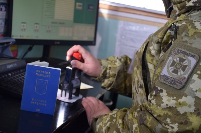 Кого пускають? Перетин кордону під час воєнного стану для чоловіків.