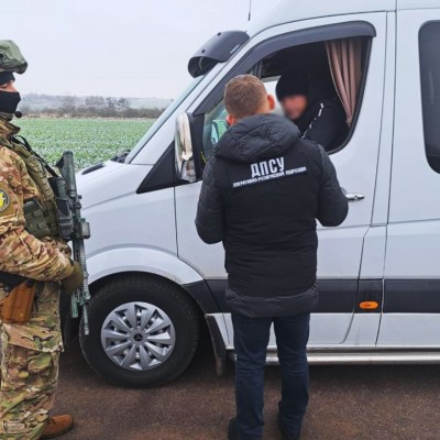 Чоловіків повертатимуть з-за кордону. Нові правила військового обліку.
