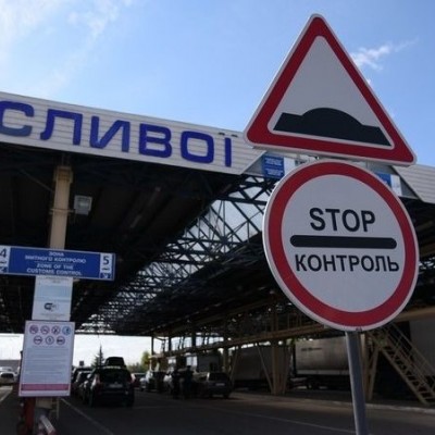 Суд звільнив від покарання водіїв, які перевозили ухилянтів за кордон