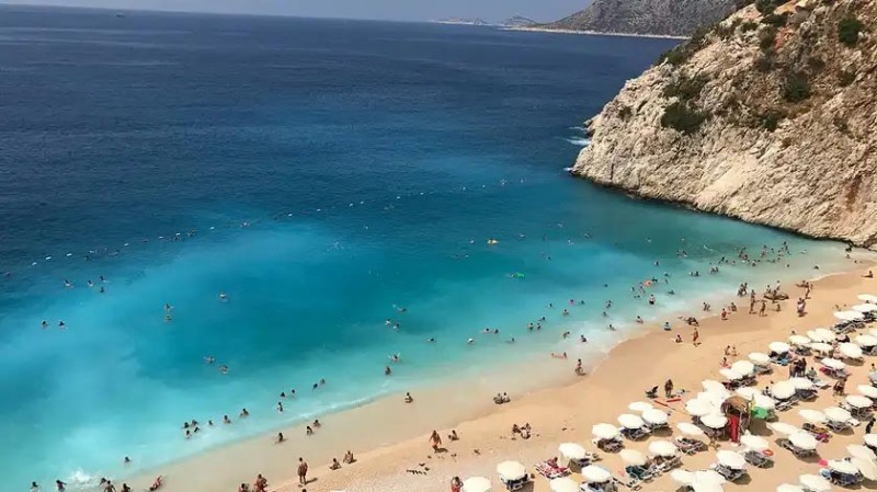 Бюджетні пляжі Європи: де можна недорого поніжитись на сонечку