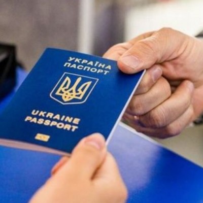 Зміни умов оформлення паспорта для українців за кордоном. Що нового?