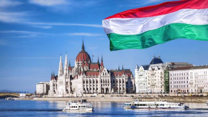 Угорщина продовжить дію ВНП українцям з протермінованими паспортами