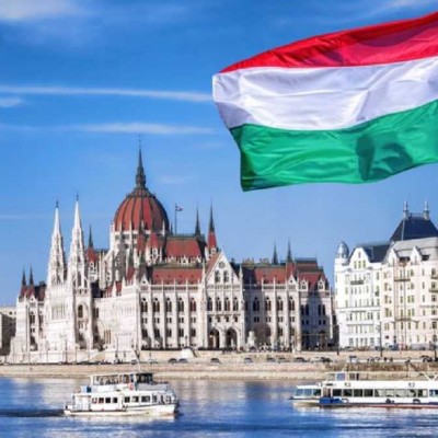 Угорщина продовжить дію ВНП українцям з протермінованими паспортами