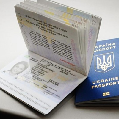 Вартість та умови виготовлення закордонного паспорта у 2025 році для українців